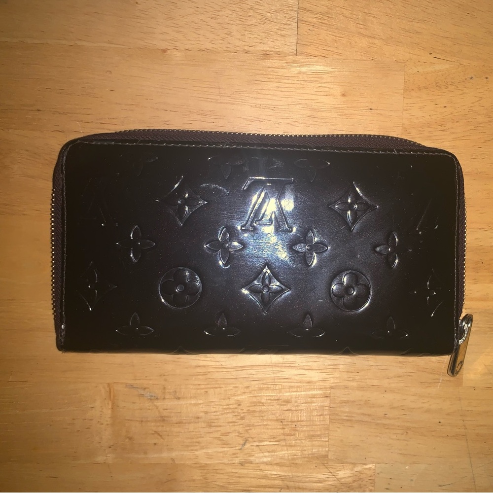 Louis Vuitton — Monogram Vernis Zippy Wallet